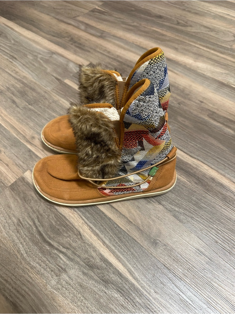 Sanuk Tripper Southwest Style Boots - Picture 1 of 10